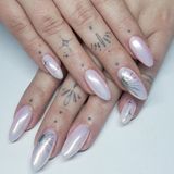 Te paznokcie noszą teraz najmodniejsze Polki. Frosted nails to hit