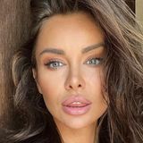 Wygląda jak milion dolarów. Natalia Siwiec w kostiumie, który optycznie powiększa biust