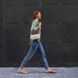 Będą hitem w 2024. Czym są spodnie sculpt i jak je nosić? Podpowiadamy