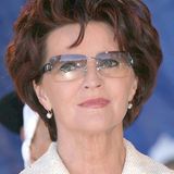 Ikona mody: Jolanta Kwaśniewska. Sukienki w jej stylu to teraz HIT. Zobacz, gdzie kupić podobne