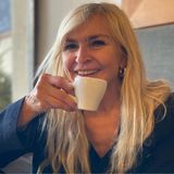 Olejnik pokazała się w hitowych spodniach dla 60-tek. Zobacz tylko, z czym je nosi