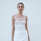 Modne sukienki wiosna-lato 2023. Te modele zdominowały trendy. Od kwiatowych wzorów po kreacje w stylu retro