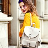 [TOP stylizacje z Instagrama]: Plecaki damskie jako alternatywa dla torebki. Ten trend to hit!