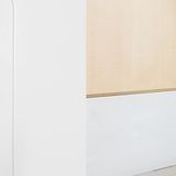Minimalizm w modzie. Sprawdź, jak zorganizować szafę w stylu minimalistycznym!