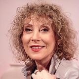 Moda dla 70-latki w wydaniu Alicji Majewskiej. Te ubrania powinny znaleźć się w szafie każdej eleganckiej kobiety po 70.