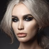 Modny makijaż na sylwestra 2022/23? Odkryj sześć pomysłów na make-up do skopiowania w tym roku