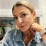 Narożna pokazała się w dresie. Nosi komplet w ulubionym kolorze polskich celebrytek