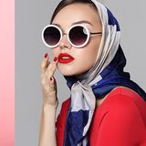 Styl retro - jakie ubrania i dodatki stworzą modną stylizację nawiązującą do przeszłości? Sprawdź!
