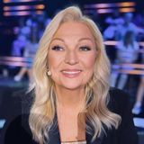 Tak się ubierz w święta, jeśli jesteś po 50. Walewska wie, jak łączyć klasę z wygodą