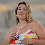 Stroje kąpielowe dla puszystych pań – jakie modele wybierać? Podpowiadamy, jak znaleźć idealny kostium kąpielowy plus size