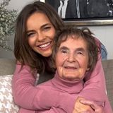 Babcia Herbuś zachwyciła internautów sukienką. Otylia wybrała modny róż