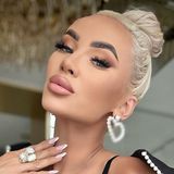 Macudzińska w skąpych szortach prezentuje stylizację „do biura”. Fani: „klasa”