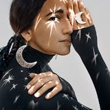 Biżuteria z motywem astralnym - hot trend w szafie fashionistki. Sprawdź, jak ją nosić!
