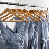 Sukienki dla świadkowych i druhen 2024. Najpiękniejsze kreacje w każdym stylu: od boho po glamour