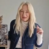 Szczerze o viralowych spodniach. Stylistka ocenia trend na „‬cozy look”