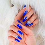 Paznokcie na święta 2020. Najpiękniejsze pomysły na świąteczny manicure! [6 topowych inspiracji]