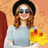 Autumn Vibes. Odkryj najmodniejsze stylizacje na jesień 2021, które czekają na Ciebie na Domodi