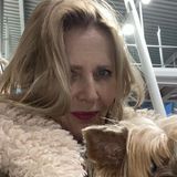Jedyne buty na mrozy i pluchę. W Polsce każda z nas musi je mieć w szafie. Znana 70-latka pokazała je na Instagramie