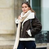 Markowe kurtki damskie są teraz na wyprzedaży. Wybrałyśmy najmodniejsze modele, które kupisz taniej w Black Friday 2022