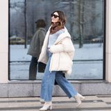 Modne fasony damskich jeansów. Jakie kroje jeansowych spodni warto znać?