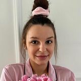 Jeansy ze sznureczkami to hit Instagrama. Nogawki możesz związać na dwa sposoby