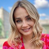 Te sukienki w stylu Małgorzaty Sochy kupisz z ogromną zniżką. Wystarczy wpisać sekretny kod rabatowy
