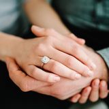 Jak wybrać pierścionek zaręczynowy? Wszystko, co musisz wiedzieć [PORADNIK]