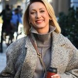 Płaszcz w stylu Anny Kalczyńskiej to hit. Wyróżnia go jeden szczegół, który pokochasz od razu