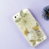 Etui na telefon z suszonych kwiatów. DIY
