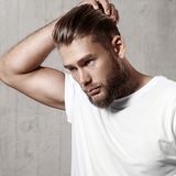 Najmodniejsze fryzury męskie na jesień i zimę 2020/2021