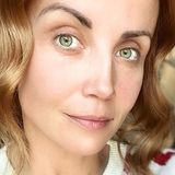Sweter w tym kolorze pasuje do każdego typu urody i jest teraz hitem. To ulubiony model Zielińskiej, Halejcio i Gessler