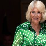 Królowa Camilla uwielbia ten model sukienki. Strzał w dziesiątkę dla dojrzałych