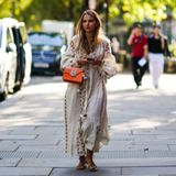Modne sukienki boho na wiosnę 2023. Te modele będziemy nosić na wiele sposobów