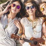 Styl boho w garderobie damskiej - czym się charakteryzuje i jak tworzyć boho stylizacje?
