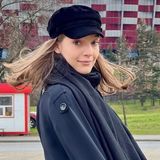 Tę czapkę Sanah włożyła do trencza. Natychmiast stała się hitem wiosny