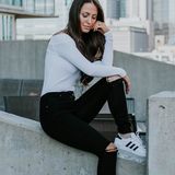 Jak nosić buty Adidas? Zobacz topowe stylizacje!