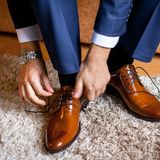 Buty męskie na wesele – jakie może włożyć gość na ślubie? Wszystko, co musisz wiedzieć