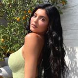 Monika Chwajoł jak z klanu Kardashians. Włożyła sukienkę, która będzie hitem lata. Kolor dodaje klasy
