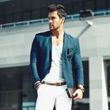 Styl smart casual dla mężczyzn. Poznaj jego zasady i zobacz przykładowe stylizacje!