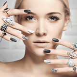 Najmodniejsze paznokcie na sylwestra 2021/2022. Sprawdź pomysły na kobiecy sylwestrowy manicure!