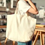 Modne torby shopper materiałowe – jakie modele są teraz na topie? Sprawdź!