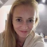 Mama Musiała lansuje nowy trend dla nie tylko dla 50-latek. Wiosną będziemy nosić ten jeden element garderoby w jej stylu