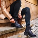 Buty dla 60-latek z zimowej wyprzedaży. Są wygodne i tańsze nawet o 40 proc.