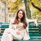 Czy damski garnitur da się nosić „po godzinach”? Sprawdziłam