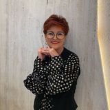 Jolanta Kwaśniewska w koszuli, którą będziesz chciała nosić do biura
