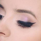 Eye-liner make up na różne sposoby