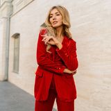 Eleganckie komplety damskie na wesele, w których zabłyśniesz. Zobacz 6 oryginalnych stylizacji