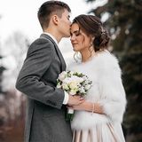 Najpiękniejsze okrycia wierzchnie do sukni ślubnej - 5 modnych propozycji dla panny młodej