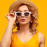 Co poleca redakcja Domodi? Sukienki, buty i torebki na lato - nasz wybór produktów