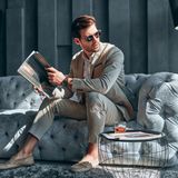 Jakie męskie buty do marynarki wybrać w zależności od okazji, pory roku i stylu? Sprawdź!